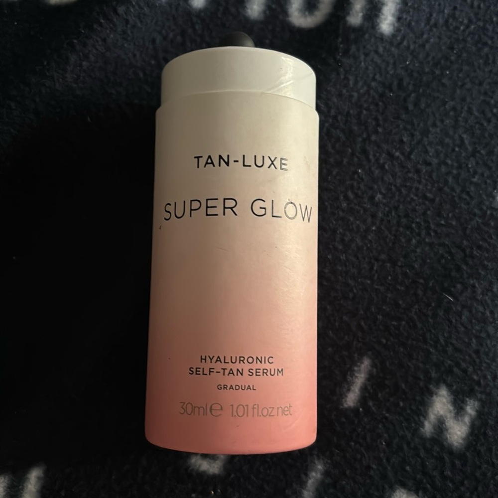 Tan- Luxe Super Glow Hyaluronic self-tan Seru
